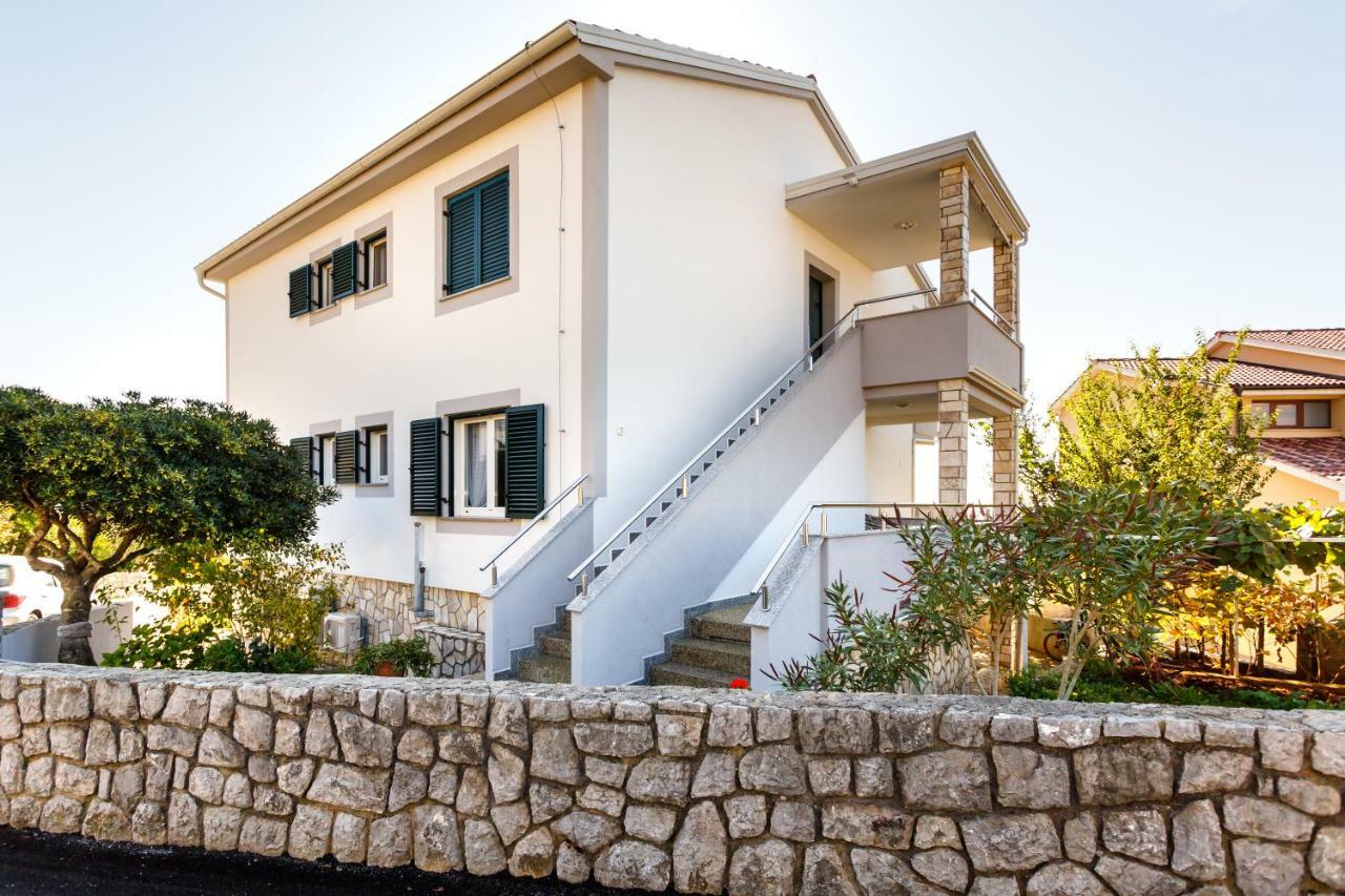Apartment Anton Krk Town Exterior photo