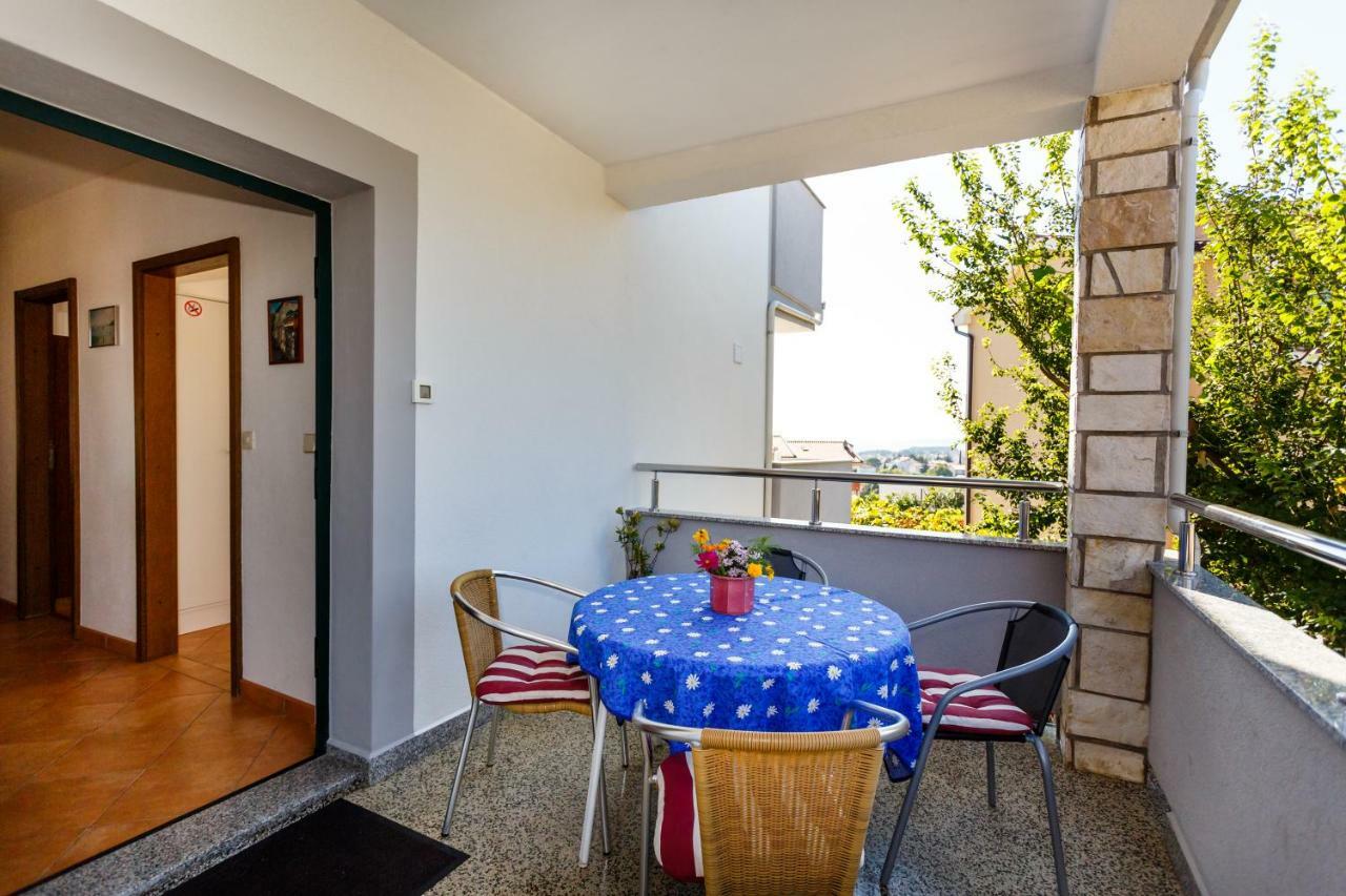 Apartment Anton Krk Town Exterior photo